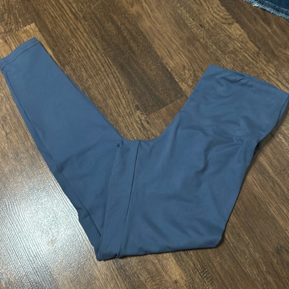 Pants - NWT Buttery Soft Leggings‎ - blue ink